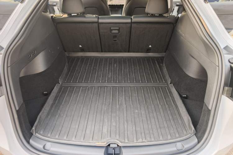 Used Tesla Model Y 2024 Rear-Wheel-Drive Version Interior 11