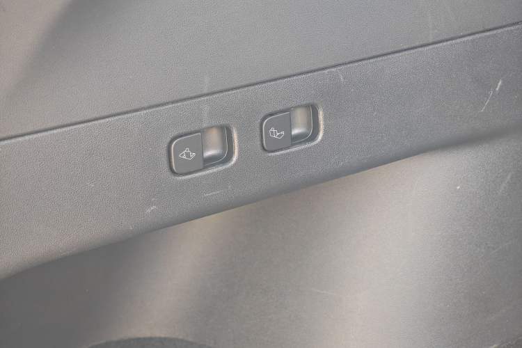 Used Tesla Model Y 2024 Rear-Wheel-Drive Version Interior 12