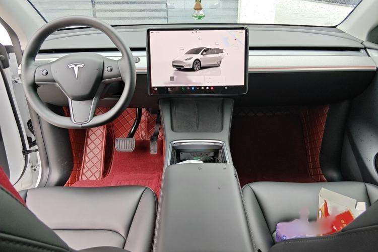 Used Tesla Model Y 2024 Rear-Wheel-Drive Version Interior 2