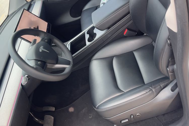 Used Tesla Model Y 2024 Rear-Wheel-Drive Version Interior 2