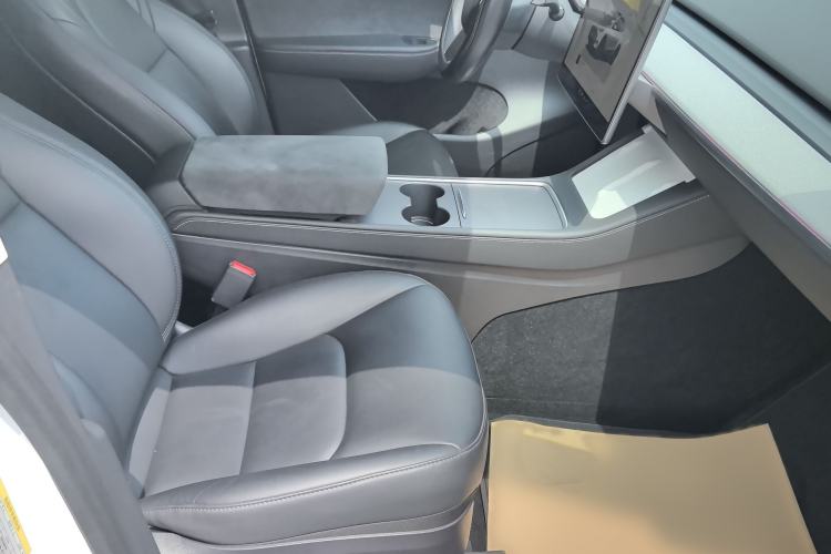 Used Tesla Model Y 2024 Rear-Wheel-Drive Version Interior 2