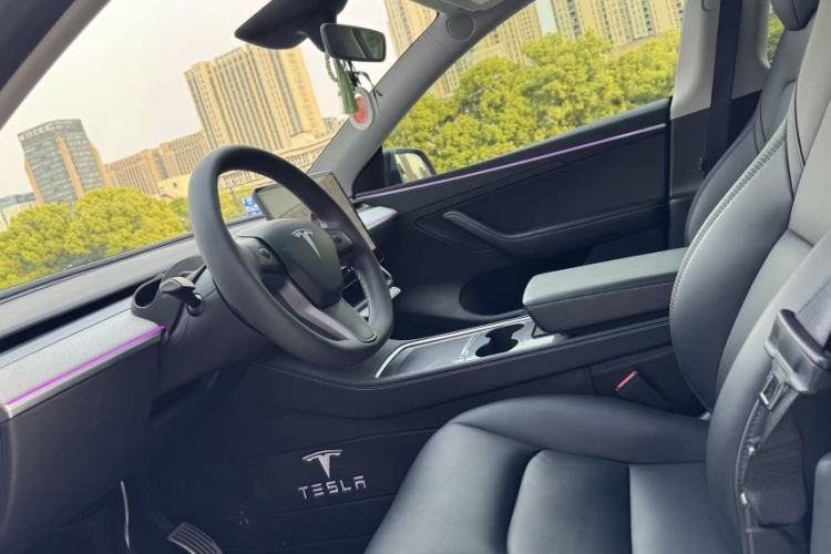 Used Tesla Model Y 2024 Rear-Wheel-Drive Version Interior 2