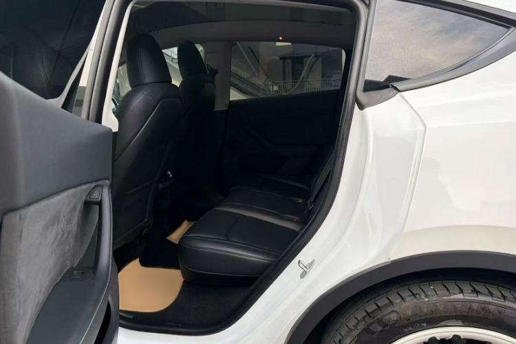 Used Tesla Model Y 2024 Rear-Wheel-Drive Version Interior 2