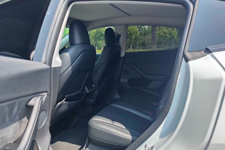 Used Tesla Model Y 2024 Rear-Wheel-Drive Version Interior 2