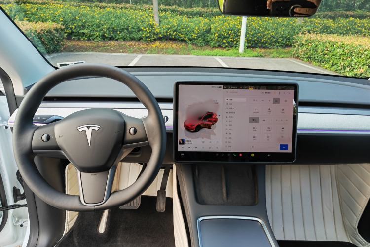 Used Tesla Model Y 2024 Rear-Wheel-Drive Version Interior 3