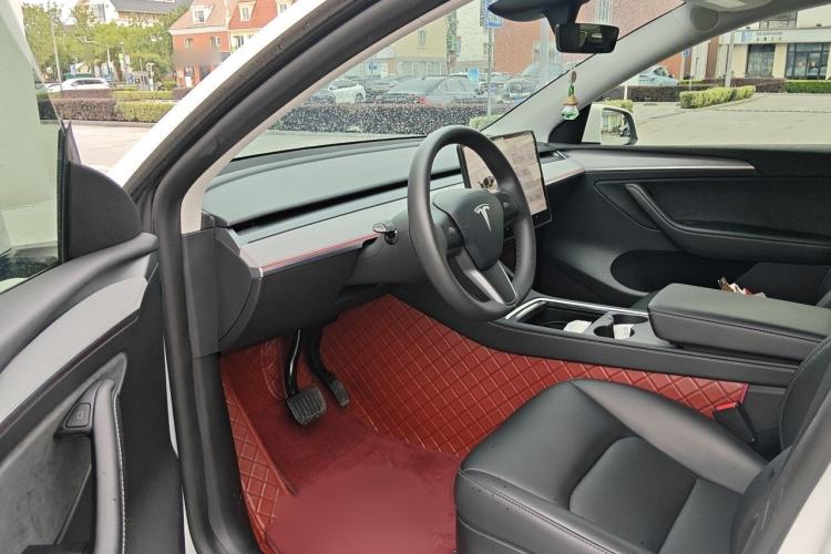 Used Tesla Model Y 2024 Rear-Wheel-Drive Version Interior 3