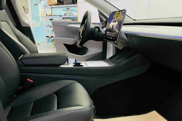 Used Tesla Model Y 2024 Rear-Wheel-Drive Version Interior 3