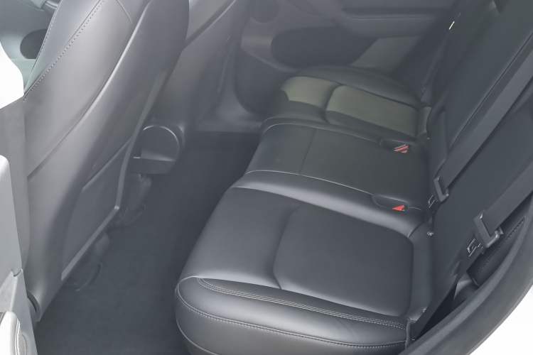 Used Tesla Model Y 2024 Rear-Wheel-Drive Version Interior 3
