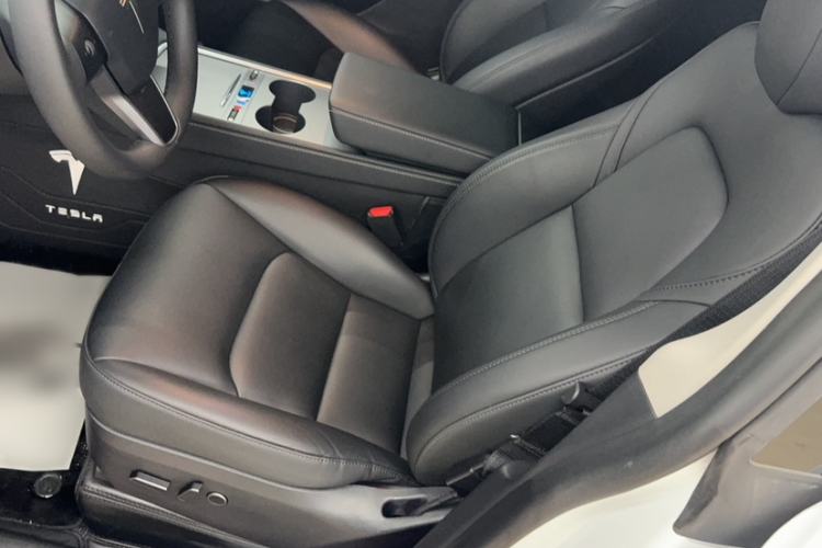Used Tesla Model Y 2024 Rear-Wheel-Drive Version Interior 3