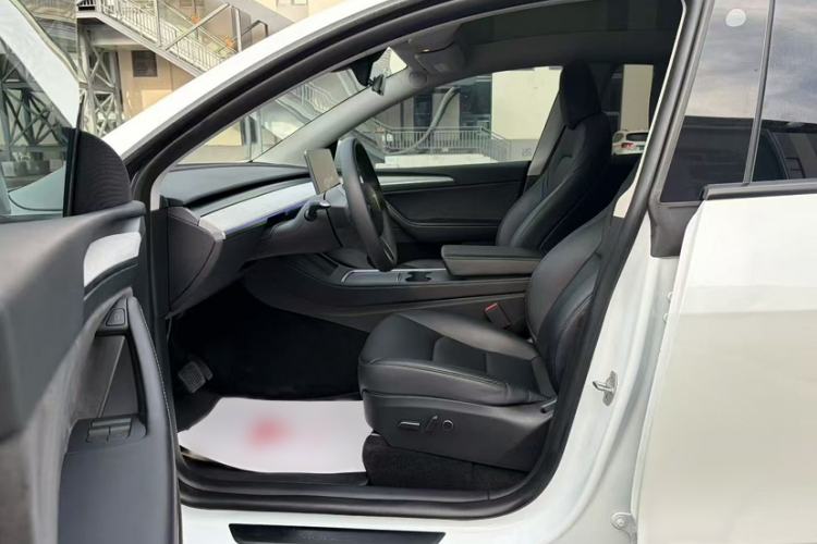 Used Tesla Model Y 2024 Rear-Wheel-Drive Version Interior 3