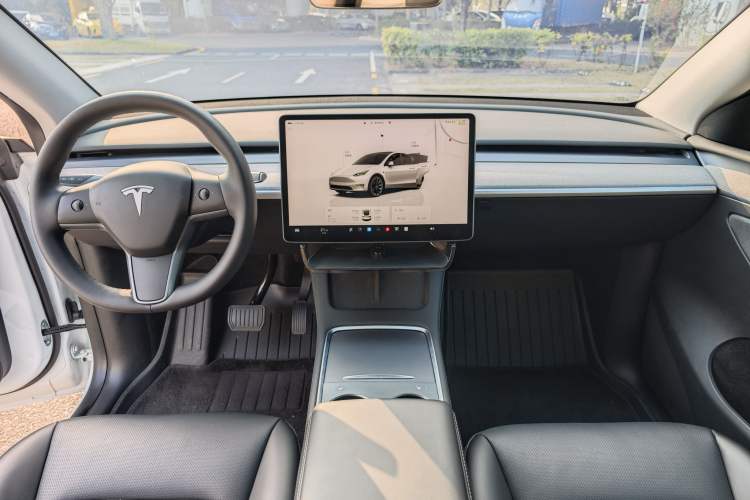 Used Tesla Model Y 2024 Rear-Wheel-Drive Version Interior 3