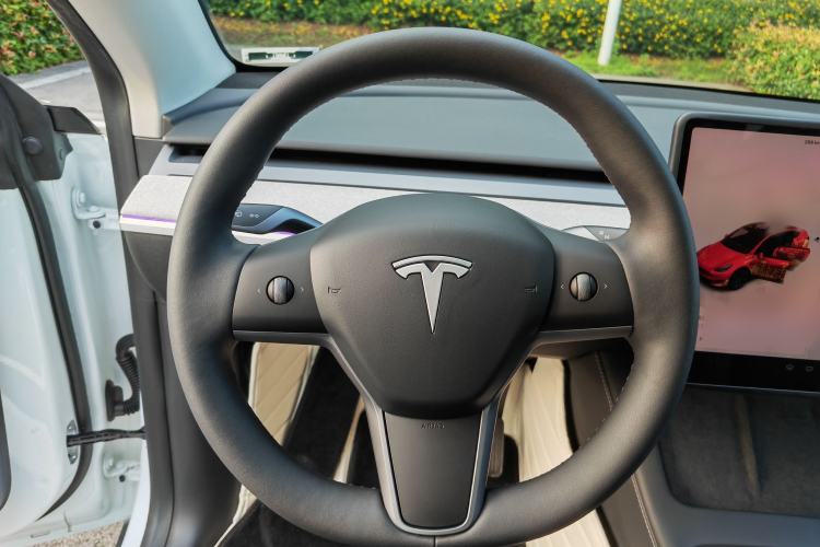 Used Tesla Model Y 2024 Rear-Wheel-Drive Version Interior 4
