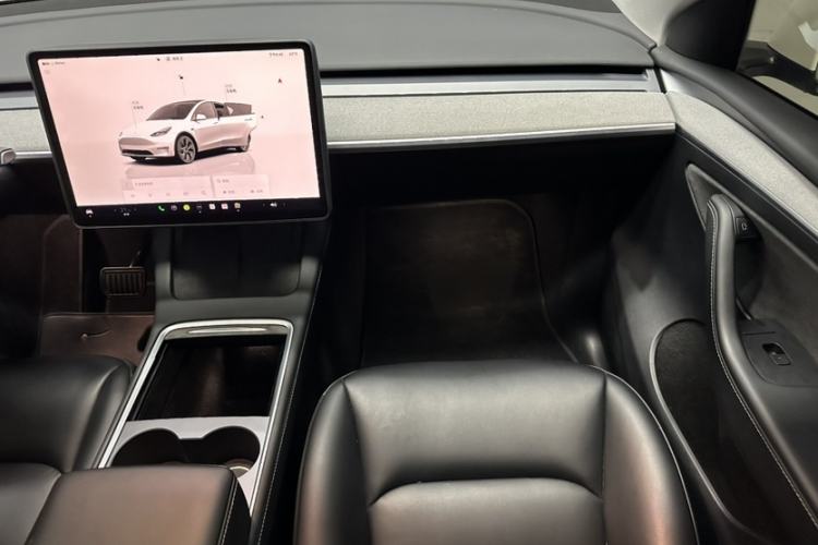 Used Tesla Model Y 2024 Rear-Wheel-Drive Version Interior 4