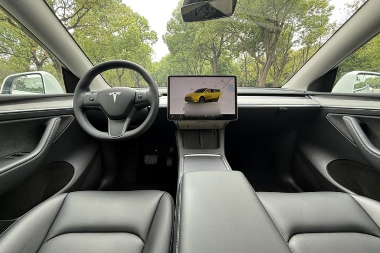 Used Tesla Model Y 2024 Rear-Wheel-Drive Version Interior 4