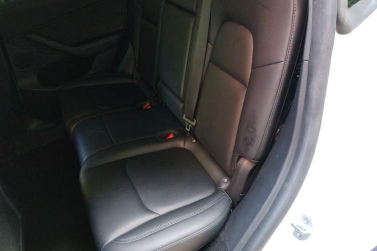 Used Tesla Model Y 2024 Long-Range All-Wheel-Drive Version Interior 4
