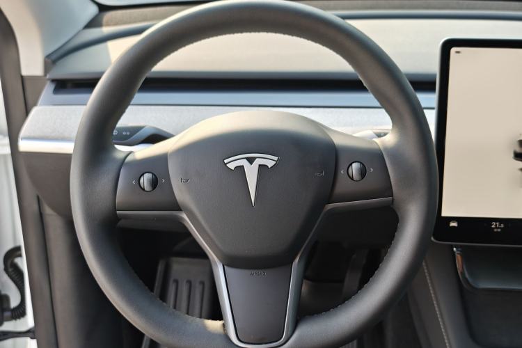 Used Tesla Model Y 2024 Rear-Wheel-Drive Version Interior 4