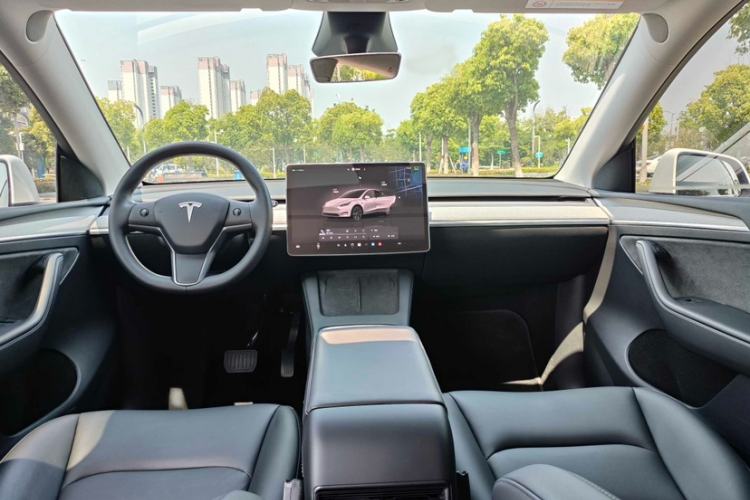 Used Tesla Model Y 2024 Rear-Wheel-Drive Version Interior 4