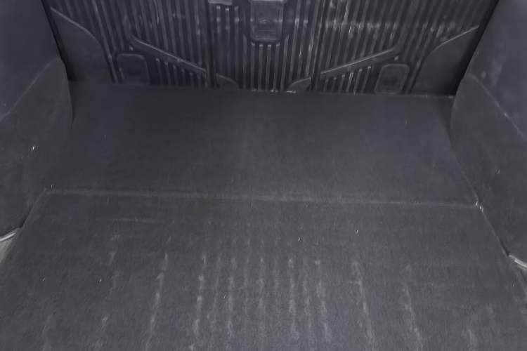 Used Tesla Model Y 2024 Rear-Wheel-Drive Version Interior 5