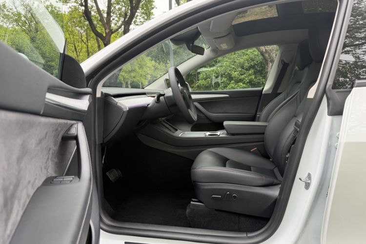 Used Tesla Model Y 2024 Rear-Wheel-Drive Version Interior 5