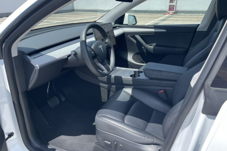 Used Tesla Model Y 2024 Rear-Wheel-Drive Version Interior 5
