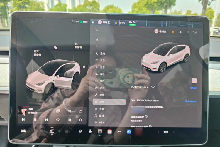 Used Tesla Model Y 2024 Rear-Wheel-Drive Version Interior 5
