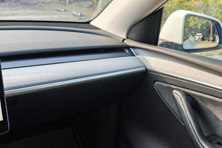 Used Tesla Model Y 2024 Rear-Wheel-Drive Version Interior 6
