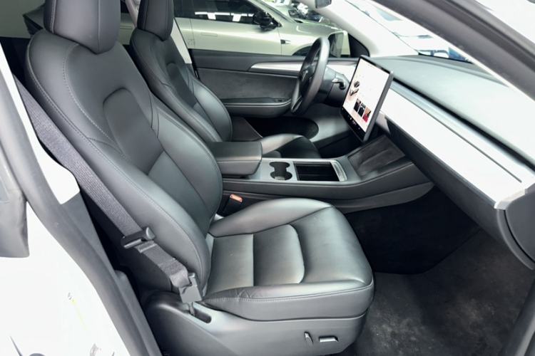 Used Tesla Model Y 2024 Rear-Wheel-Drive Version Interior 7