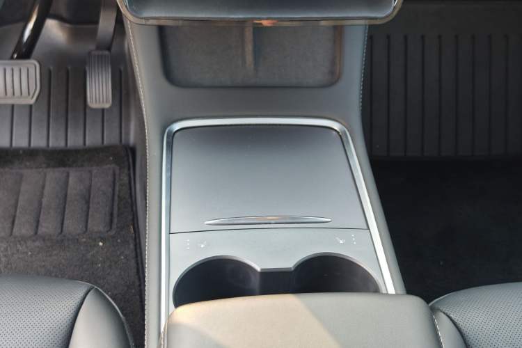 Used Tesla Model Y 2024 Rear-Wheel-Drive Version Interior 7