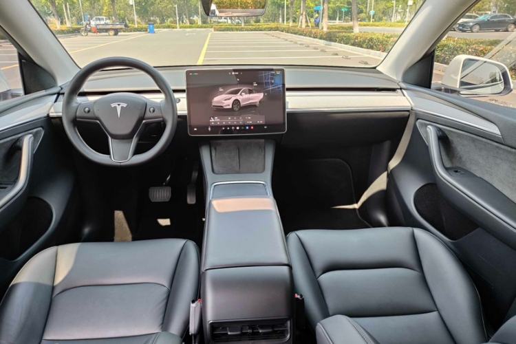 Used Tesla Model Y 2024 Rear-Wheel-Drive Version Interior 7