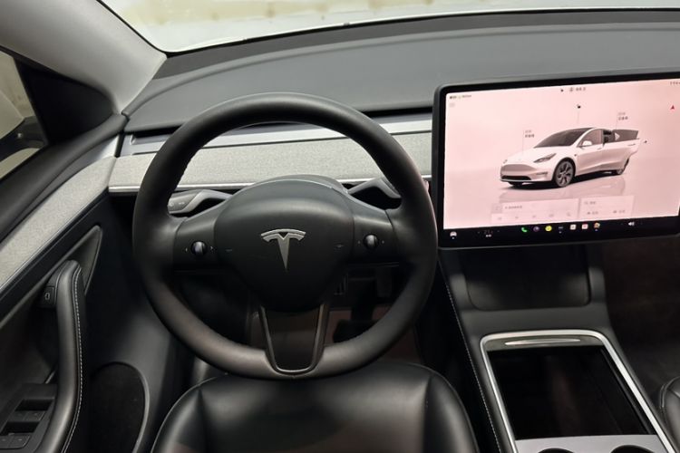 Used Tesla Model Y 2024 Rear-Wheel-Drive Version Interior 8
