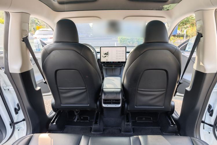 Used Tesla Model Y 2024 Rear-Wheel-Drive Version Interior 8
