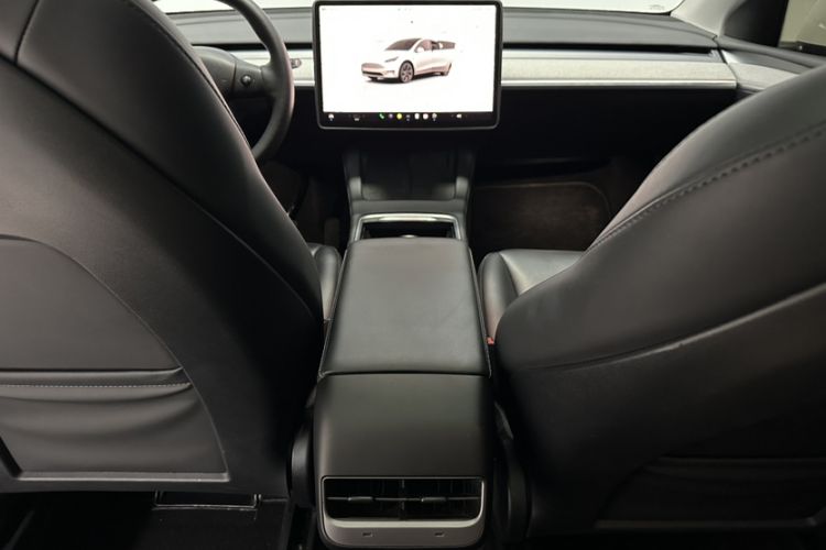 Used Tesla Model Y 2024 Rear-Wheel-Drive Version Interior 9