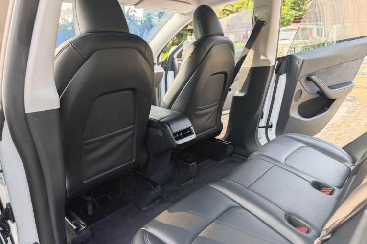 Used Tesla Model Y 2024 Rear-Wheel-Drive Version Interior 9