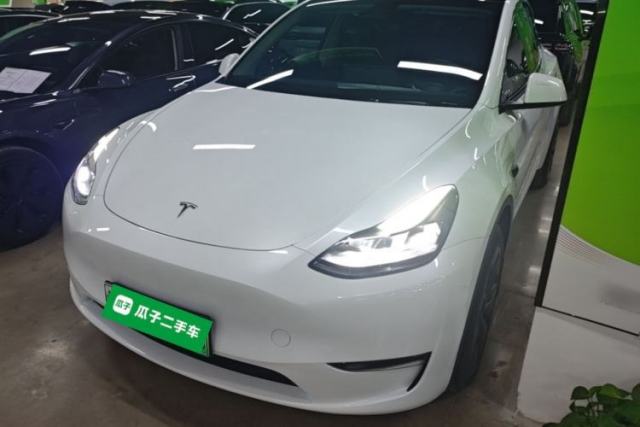 Tesla Model Y 2024 Long-Range All-Wheel-Drive Version с пробегом