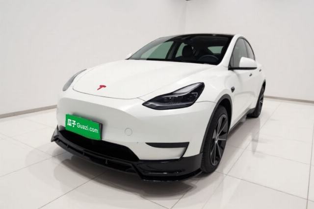 Używany Tesla Model Y 2024 Rear-Wheel-Drive Version