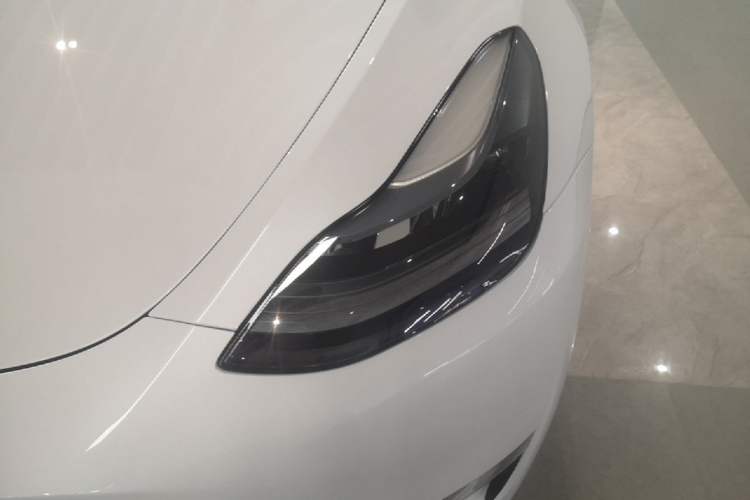 Used Tesla Model Y 2024 Long-Range All-Wheel-Drive Version Left Front Headlight