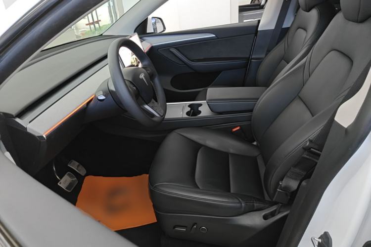 Used Tesla Model Y 2024 Long-Range All-Wheel-Drive Version Left Front Seat