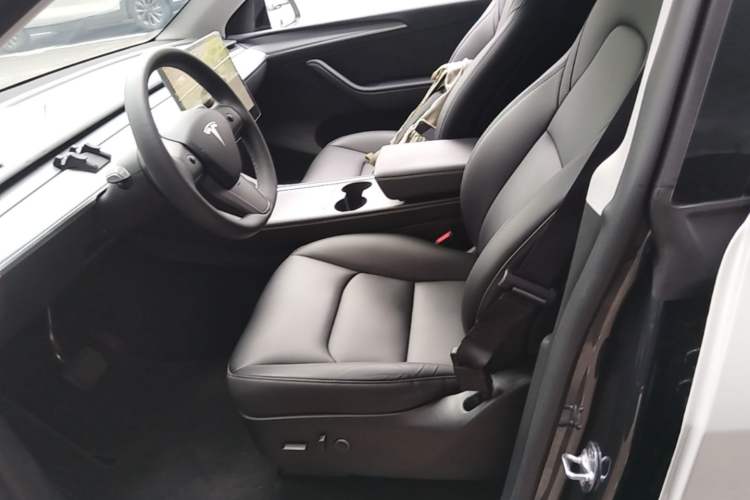 Used Tesla Model Y 2024 Rear-Wheel-Drive Version Left Front Seat