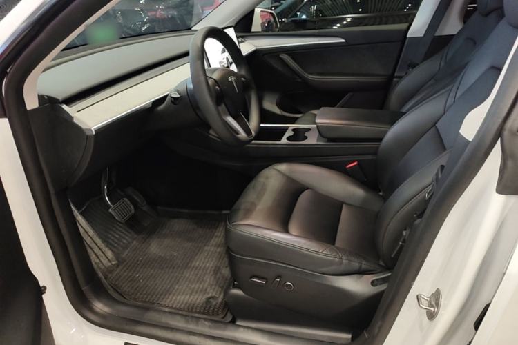 Used Tesla Model Y 2024 Long-Range All-Wheel-Drive Version Left Front Seat