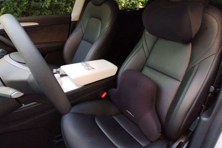 Used Tesla Model Y 2024 Long-Range All-Wheel-Drive Version Left Front Seat