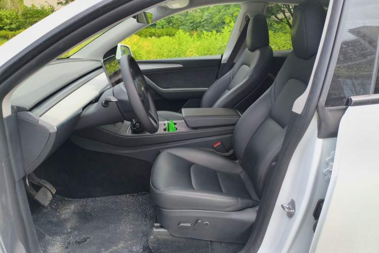 Used Tesla Model Y 2024 Long-Range All-Wheel-Drive Version Left Front Seat