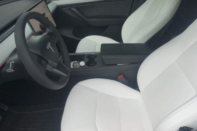 Used Tesla Model Y 2024 Long-Range All-Wheel-Drive Version Left Front Seat