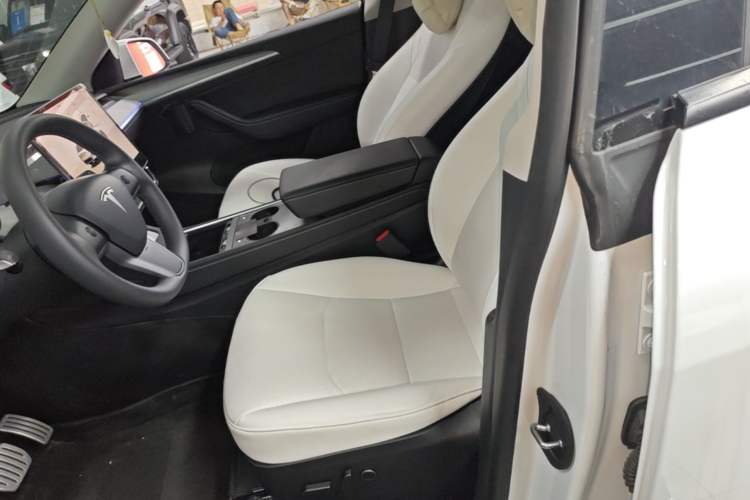 Used Tesla Model Y 2024 Performance High-Performance Edition Left Front Seat