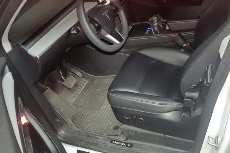 Used Tesla Model Y 2024 Rear-Wheel-Drive Version Left Front Seat