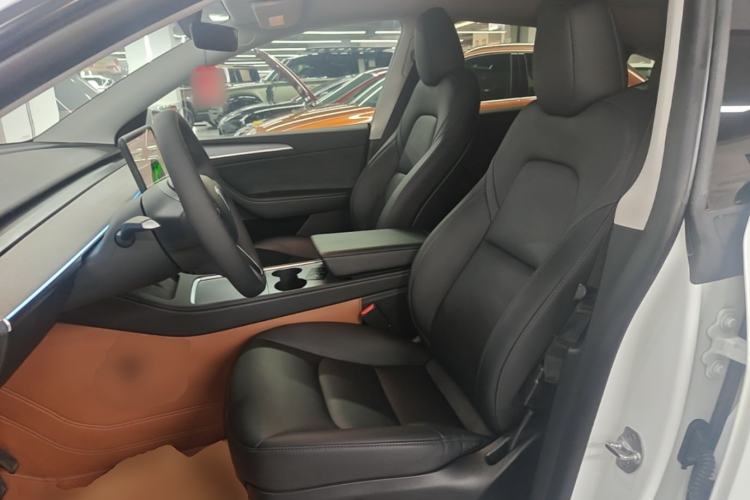 Used Tesla Model Y 2024 Long-Range All-Wheel-Drive Version Left Front Seat