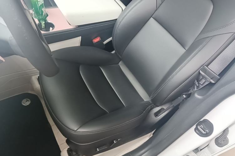 Used Tesla Model Y 2024 Rear-Wheel-Drive Version Left Front Seat