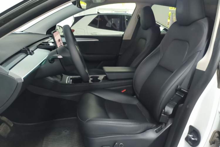 Used Tesla Model Y 2024 Long-Range All-Wheel-Drive Version Left Front Seat