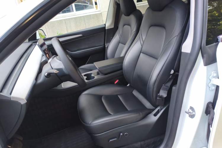 Used Tesla Model Y 2024 Rear-Wheel-Drive Version Left Front Seat