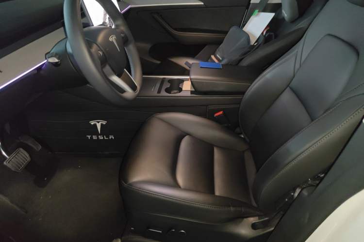 Used Tesla Model Y 2024 Long-Range All-Wheel-Drive Version Left Front Seat