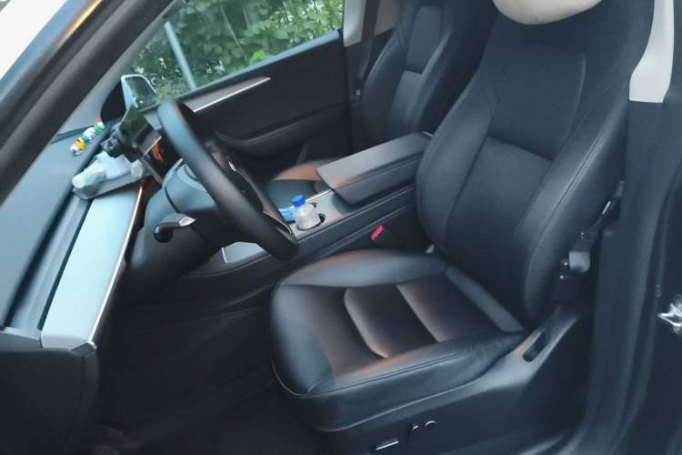 Used Tesla Model Y 2024 Rear-Wheel-Drive Version Left Front Seat